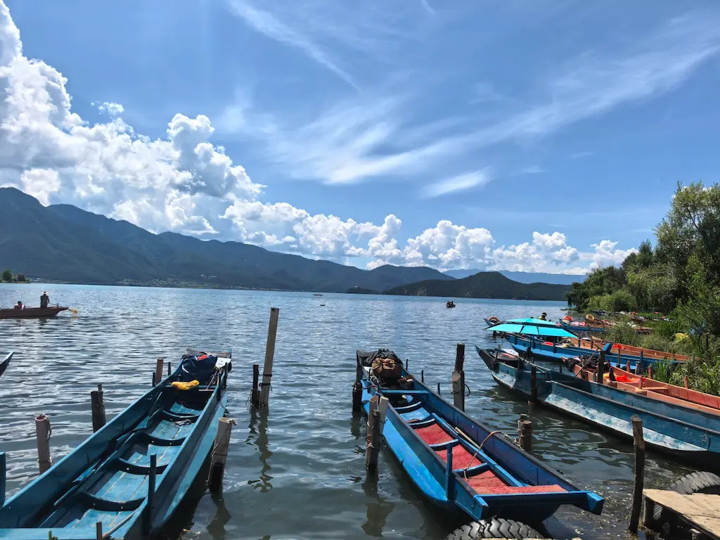 pig-trough boat tour on the lake