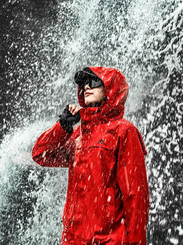 Tourists hiking in Tiger Leaping Gorge, Yunnan, China