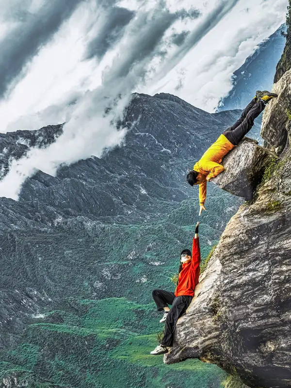 Tourists hiking in Tiger Leaping Gorge, Yunnan, China