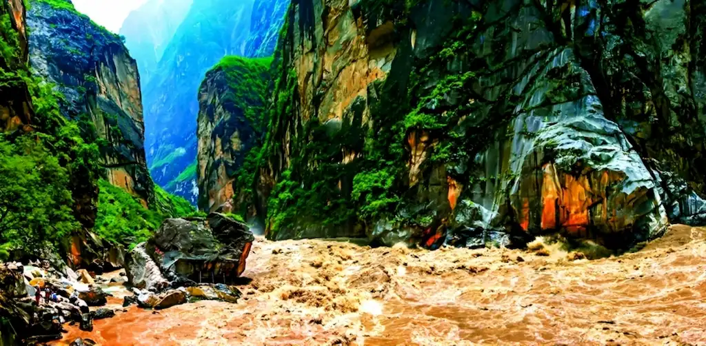 tiger leaping gorge yunnan china