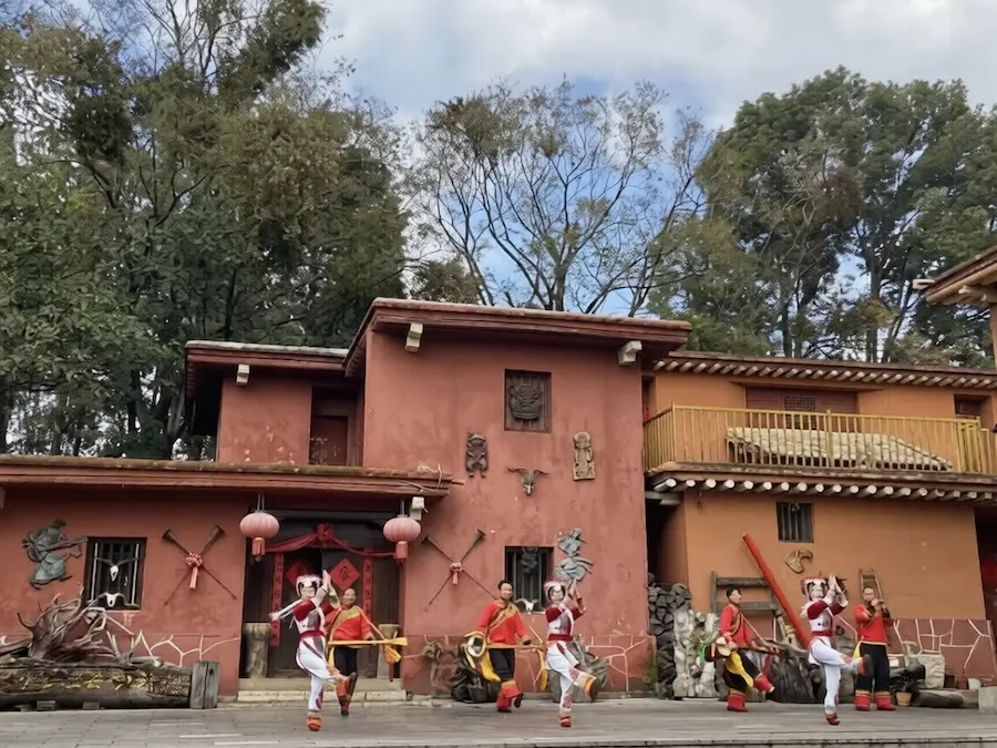 Folk performances at Yunnan Ethnic Village