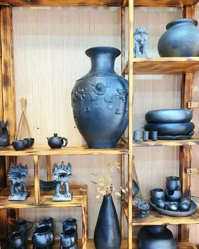 Jianchuan Bai ethnic wood carving