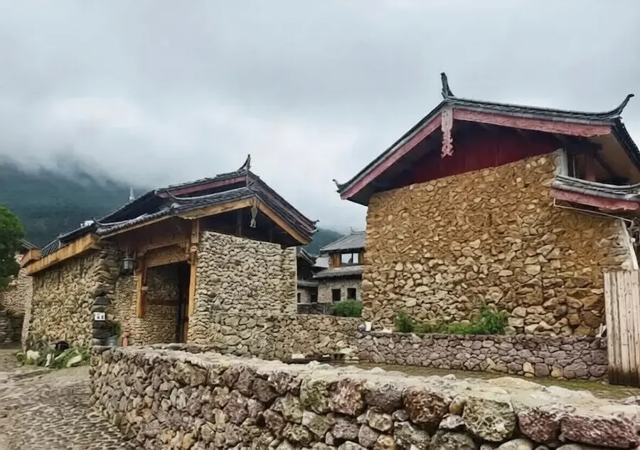 Stone slab roads and stone walls in Yuhu Village, Yunnan