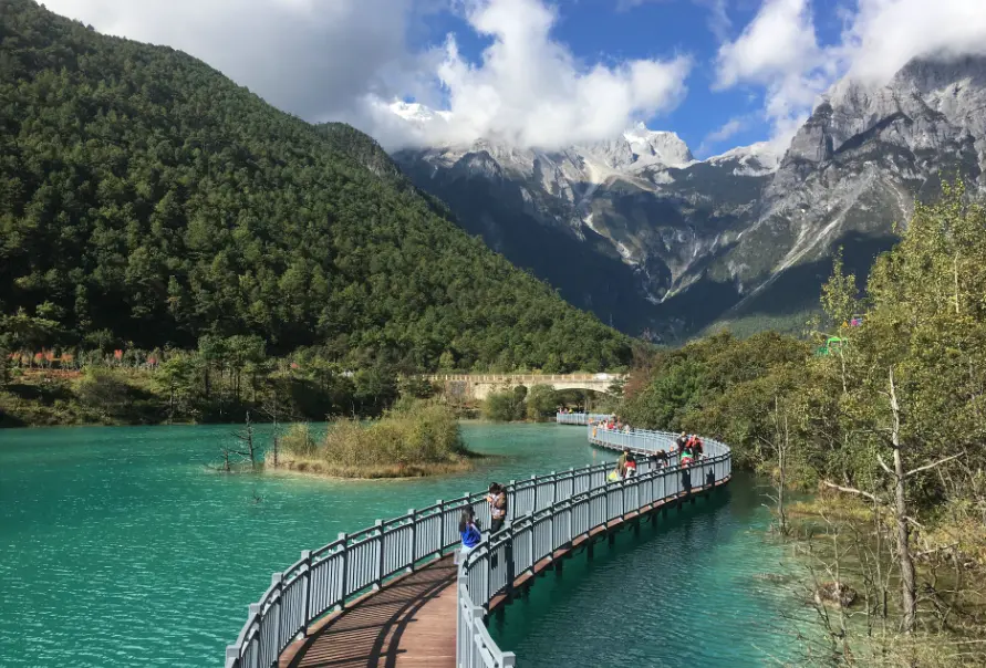 Boardwalk along Blue Moon Valley’s turquoise waters