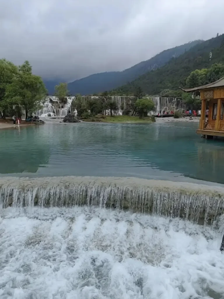 blue moon valley lijiang china:Cascading waterfalls in Blue Moon Valley, Lijiang