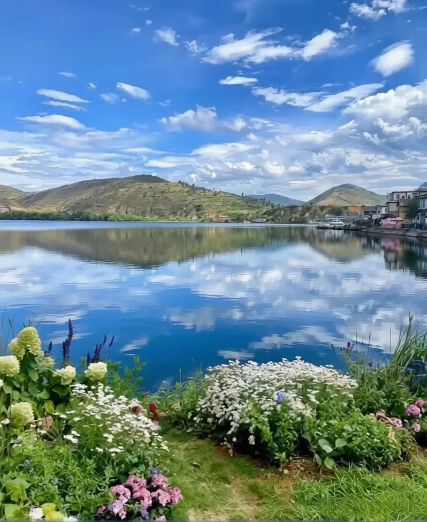 best places to visit in yunnan:Erhai Lake in Dali, Yunnan