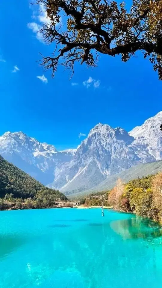 How to get to Blue Moon Valley Lijiang photography tip Mirror Pond Lake reflection
