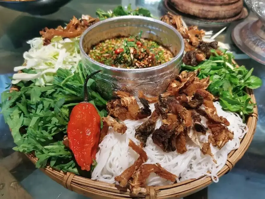 Extreme hot Shuanshuanla pepper dipped in broth