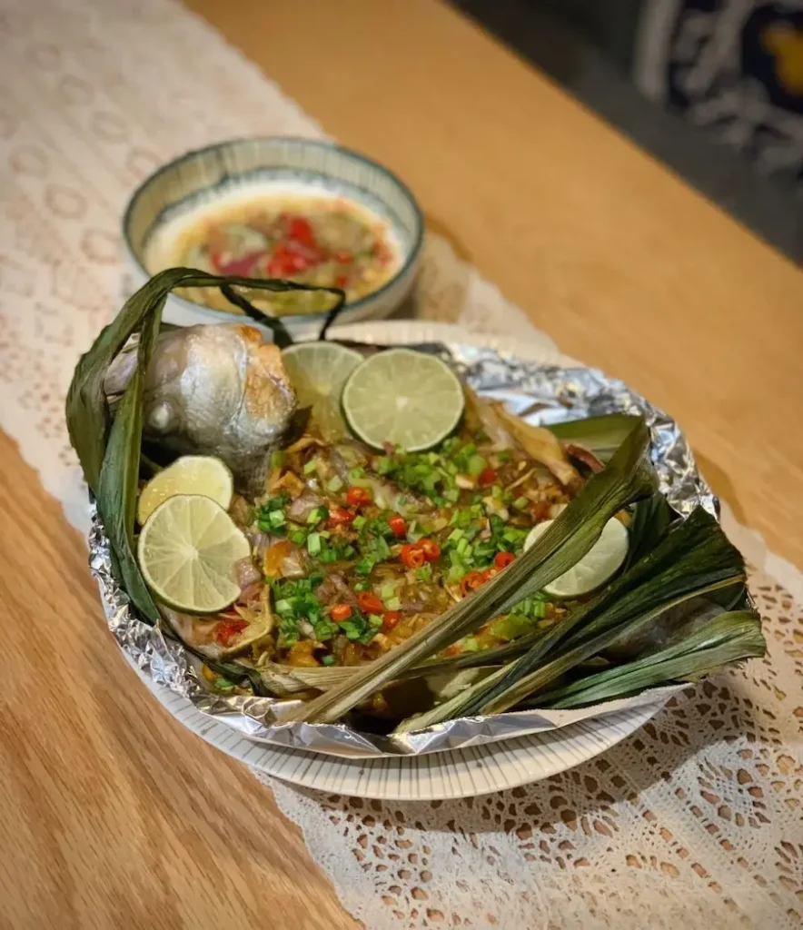 Is Yunnan food spicy Grilled fish with chili dip