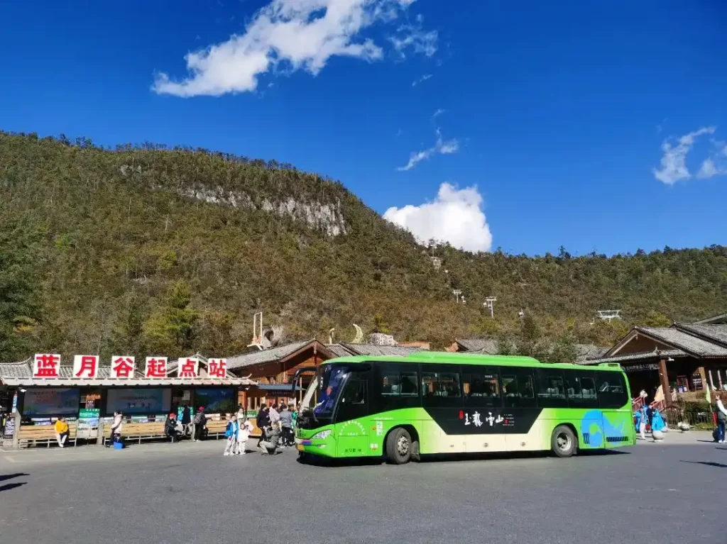 Shuttle bus stop at Blue Moon Valley Lijiang with turquoise lake view